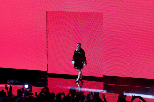 katie-taylor-makes-her-way-to-the-ring