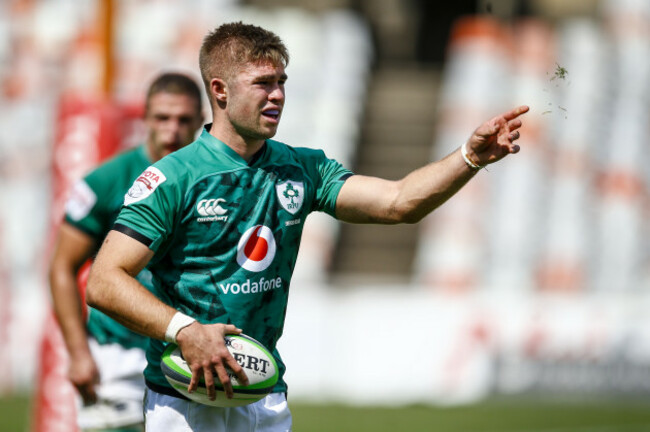 jack-crowley-checks-the-wind-before-the-kick