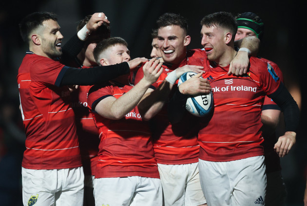 liam-coombes-celebrates-with-teammates-after-scoring-his-sides-fourth-try-of-the-match