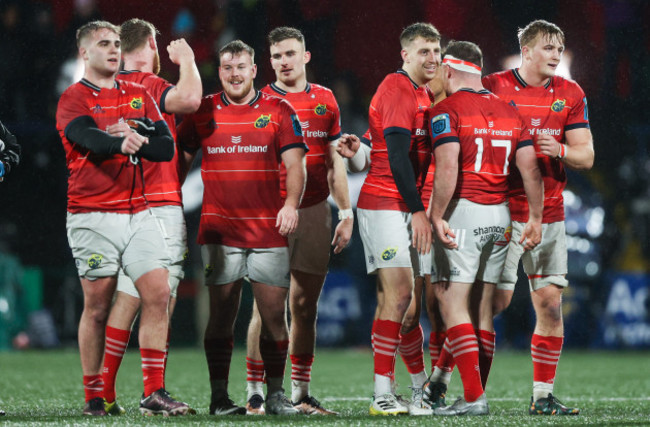 munster-players-celebrate-the-final-whistle