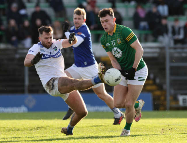 jordan-morris-has-a-shot-on-goal-blocked-by-scott-osborne