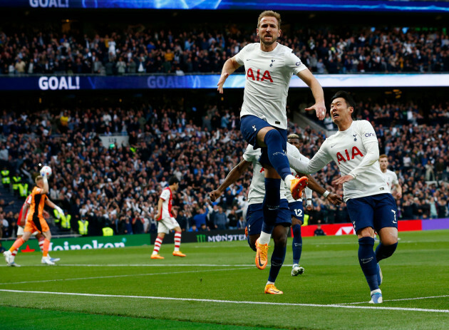 Londres-Angleterre-12 mai-Tottenham-Hotspur-Harry-Kane-fête-un-but-lors-de-la-Premier League-entre-Tottenham-Hotspur-et-Arsenal-à-Tottenham