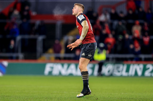 jack-crowley-watches-his-penalty-kick-go-over