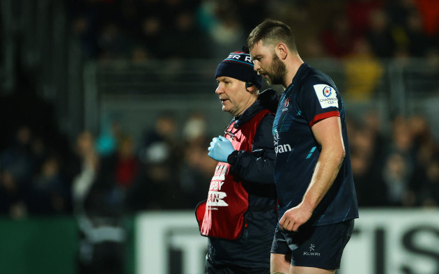 iain-henderson-leaves-the-field-with-an-injury