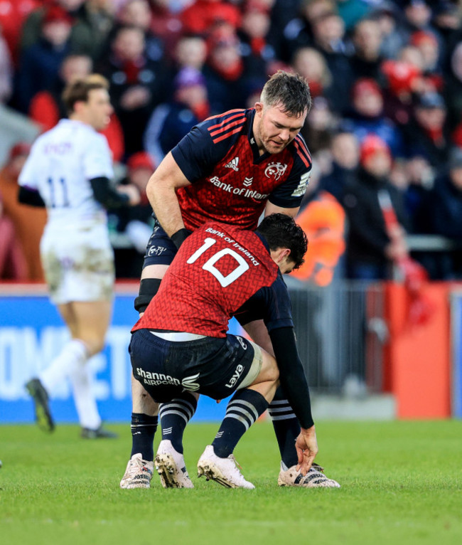 peter-omahony-helps-joey-carbery-to-his-feet