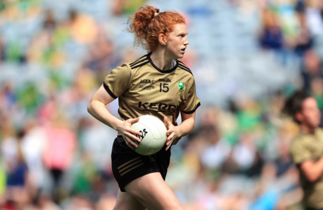 louise-ni-mhuircheartaigh-warms-up-ahead-of-the-game