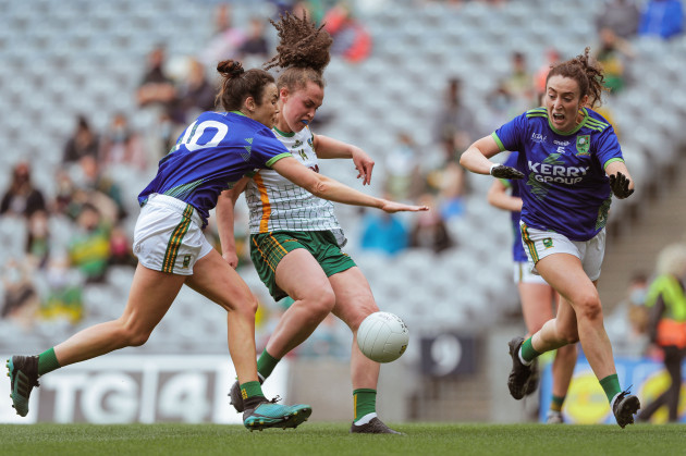 emma-duggan-scores-a-goal-despite-the-efforts-of-louise-galvin-and-aisling-oconnell