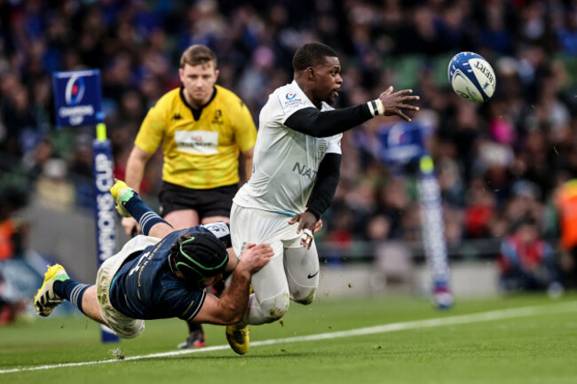 christian-wade-is-tackled-by-caelan-doris