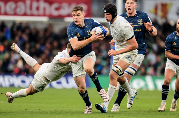 gary-ringrose-is-tackled-by-finn-russell