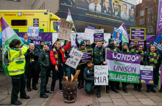london-uk-23rd-jan-2023-ambulance-workers-on-the-picket-line-in-waterloo-ambulance-workers-have-launched-a-fresh-strike-today-in-an-escalating-dispute-over-pay-and-staffing-staff-went-on-strike