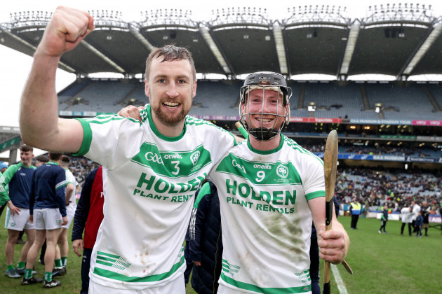 joey-holden-celebrates-after-the-game-with-paddy-mullen