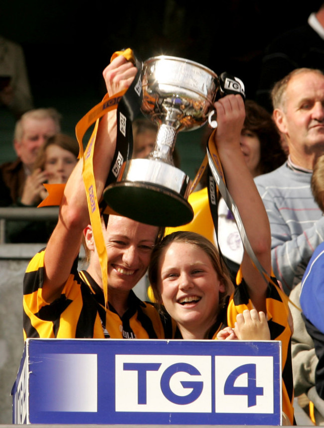 caitriona-grace-and-emer-roantree-lift-the-cup