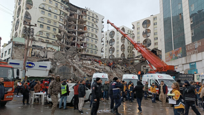 powerful-earthquake-kills-more-than-1800-in-turkey-and-syria