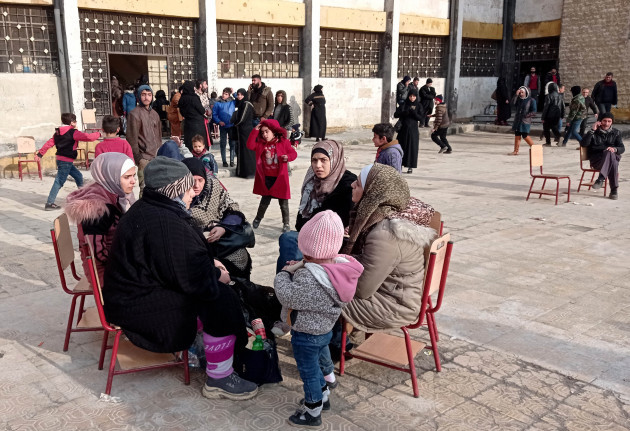 syria-aleppo-earthquakes-survivors-displacement-center