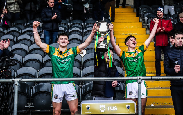 aodhan-oneill-and-cian-lynch-lift-the-trophy