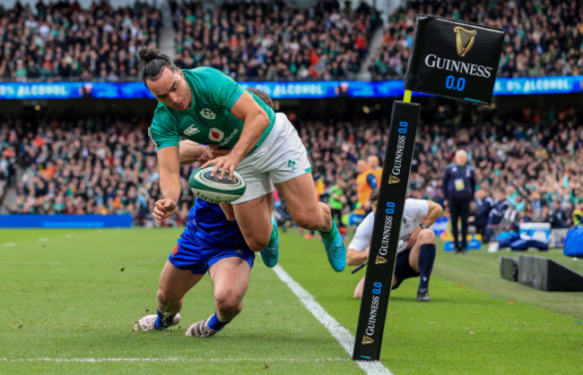 james-lowe-scores-their-second-try-despite-damian-penaud