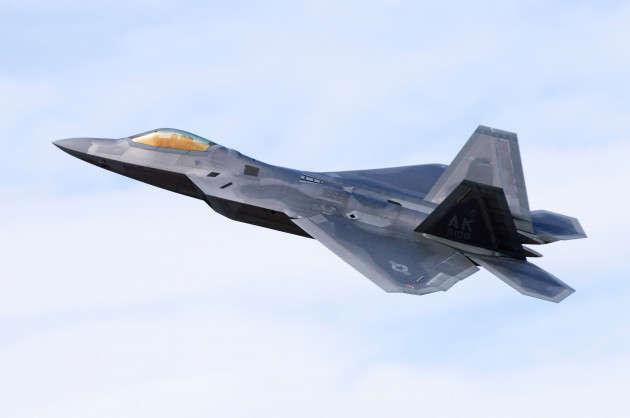 f-22-raptor-plane-operated-by-the-us-air-force-climbing-after-take-off-from-raf-fairford-aircraft-is-a-lockheed-martin-f-22a-raptor