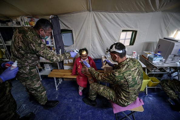 uzbek-soldiers-help-earthquake-victims-in-quake-hit-hatay