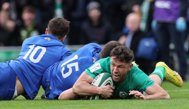 hugo-keenan-celebrates-scoring-their-first-try