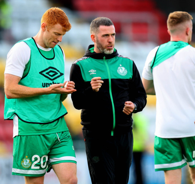 stephen-bradley-speaks-with-rory-gaffney-before-the-game