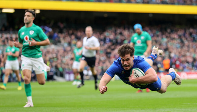 damian-penaud-scores-their-first-try