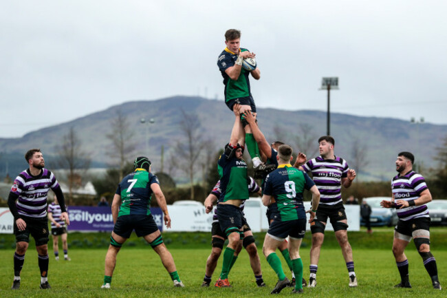 thomas-donnan-wins-a-lineout