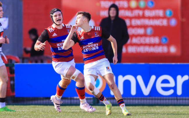 matthew-te-pou-celebrates-scoring-a-try