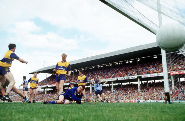 dublin-score-their-second-goal-1992