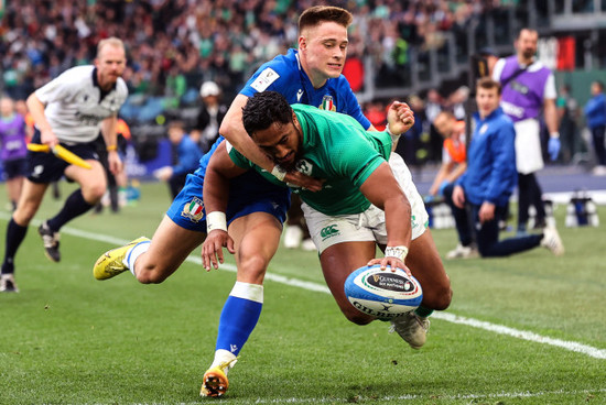 bundee-aki-scores-their-third-try-despite-stephen-varney