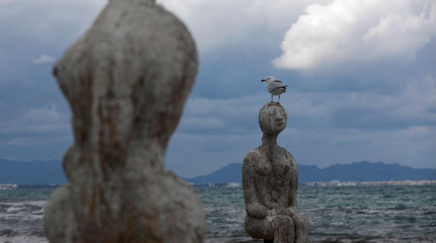 santa-margalida-spain-26th-feb-2023-a-seagull-sits-on-a-sculpture-on-the-beach-of-can-picafort-rainy-weather-with-falling-temperatures-is-expected-for-the-next-few-days-credit-clara-margaisdpa