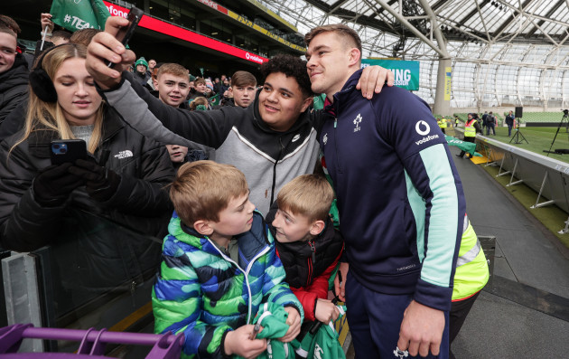 garry-ringrose-takes-a-selfie-with-fans