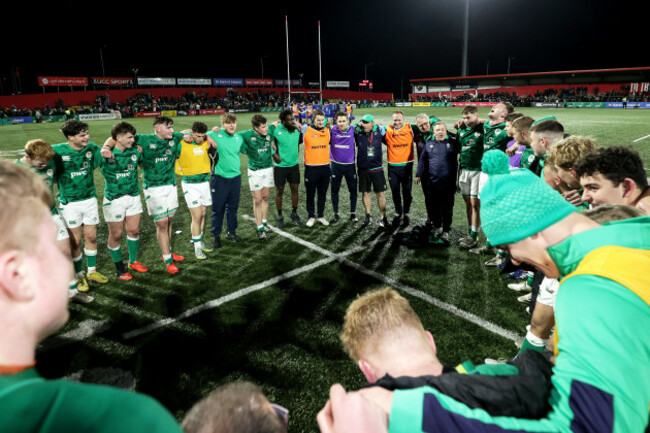 richie-murphy-speaks-to-his-team-after-the-game