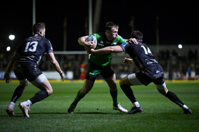 david-hawkshaw-carries-into-contact