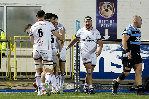 jacob-stockdale-celebrates-with-teammates-after-scoring-a-try