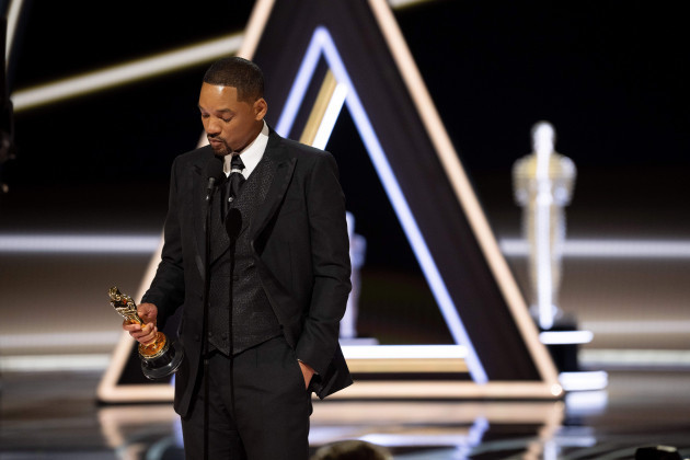 march-27-2022-hollywood-california-usa-will-smith-accepts-the-oscar-for-actor-in-a-leading-role-during-the-live-abc-telecast-of-the-94th-oscars-at-the-dolby-theatre-earlier-in-the-show-smith-to