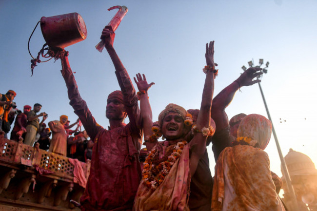 mathura-india-01st-mar-2023-devotees-seen-in-different-moods-of-celebration-at-the-radharani-temple-of-nandgaon-during-the-festival-holi-festival-of-india-is-one-of-the-biggest-colorful-celebrati