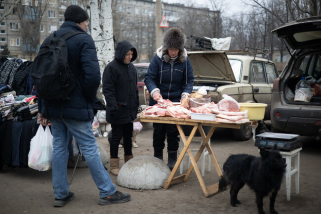 people-shopping-at-the-open-market-bakhmut