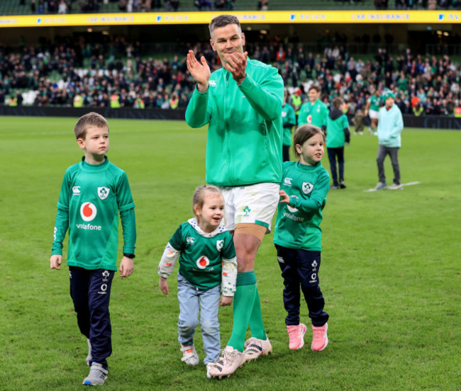 johnny-sexton-celebrates-winning-with-his-children-luca-sophie-and-amy