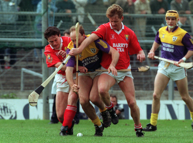 john-oconnor-is-tackled-by-denis-walsh-and-jim-cashman-1993