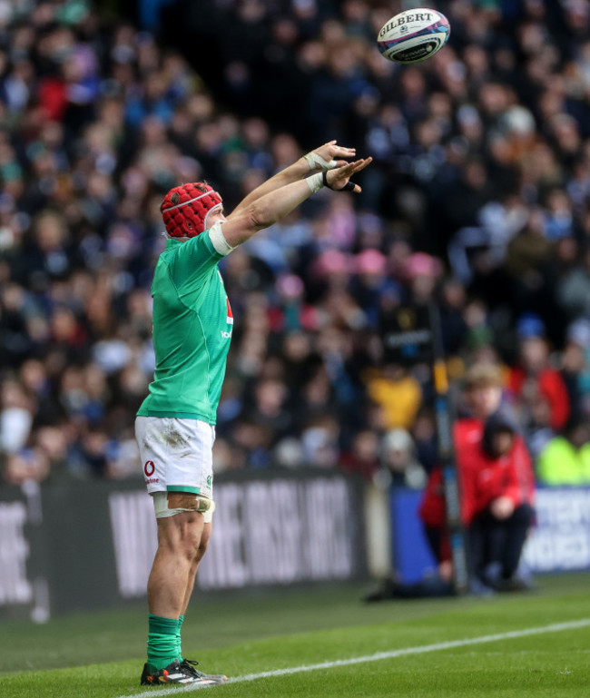 josh-van-der-flier-prepares-to-throw-the-ball-into-the-line-out