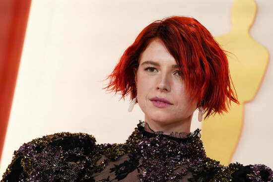 jessie-buckley-arrives-at-the-oscars-on-sunday-march-12-2023-at-the-dolby-theatre-in-los-angeles-photo-by-jordan-straussinvisionap