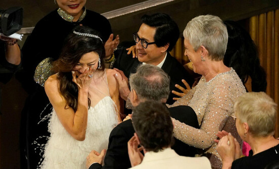 michelle-yeoh-left-reacts-in-the-audience-with-excitement-as-she-accepts-the-award-for-best-performance-by-an-actress-in-a-leading-role-for-everything-everywhere-all-at-once-at-the-oscars-on-sunda