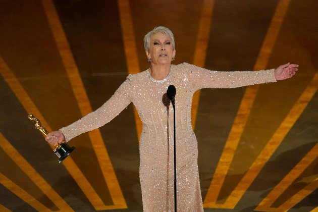 jamie-lee-curtis-accepts-the-award-for-best-performance-by-an-actress-in-a-supporting-role-for-everything-everywhere-all-at-once-at-the-oscars-on-sunday-march-12-2023-at-the-dolby-theatre-in-los