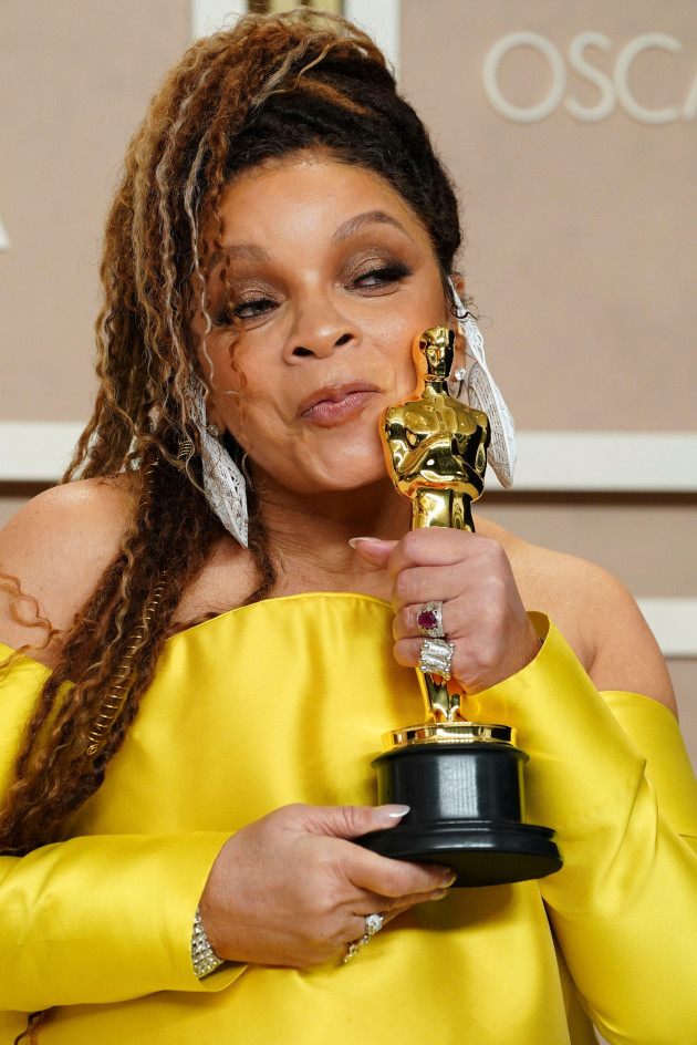 ruth-e-carter-poses-with-the-award-for-best-costume-design-for-black-panther-wakanda-forever-in-the-press-room-at-the-oscars-on-sunday-march-12-2023-at-the-dolby-theatre-in-los-angeles-photo