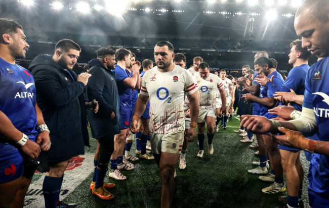 ellis-genge-dejected-after-the-game