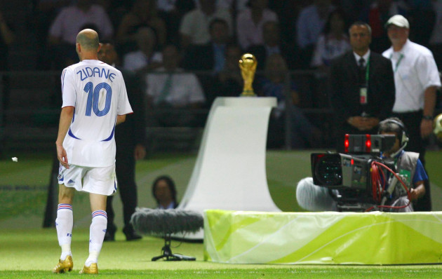 olympiastadion-berlin-germany-9-7-2006-fifa-world-cup-germany-2006-final-italy-vs-france-53-a-p-zinedine-zidane-fra-leaves-the-pitch-passing-the-world-cup-trophy
