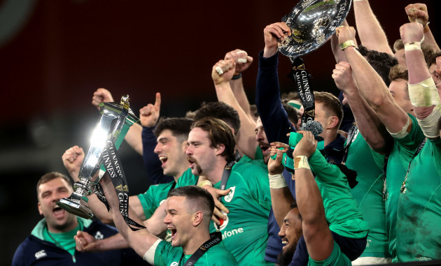 johnny-sexton-lifts-the-guinness-six-nations-trophy-as-the-team-celebrate