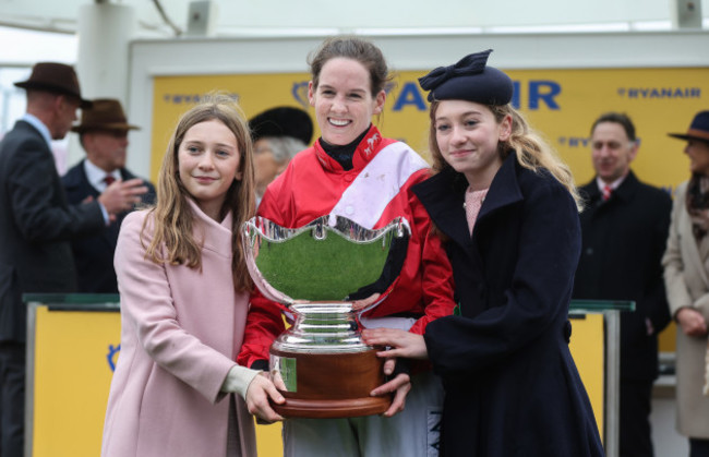 rachael-blackmore-celebrates-victory-with-mia-and-georgia-de-bromhead