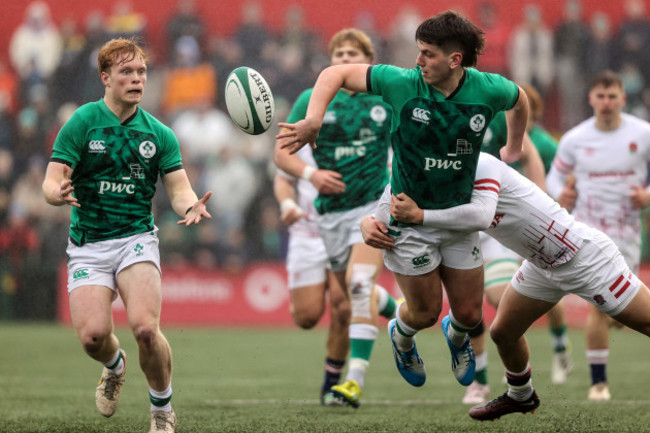 hugh-cooney-receives-an-offload-from-john-devine