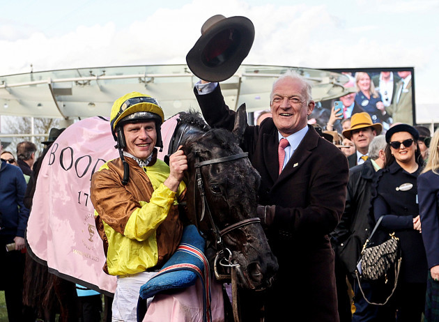 paul-townend-and-willie-mullins-celebrate-winning-with-galopin-des-champs